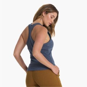 Vuori sunrise high neck tank in heathered blue size medium